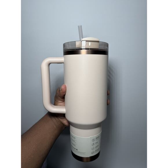 Stanley 2024 Holiday Comfort and Joy GILDED SUGAR 40oz Flowstate Quencher - Picture 5 of 7